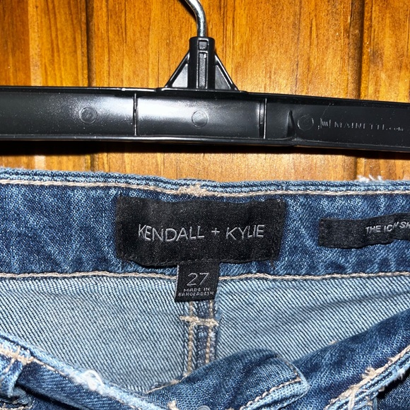 Kendall & Kylie Jean Shorts - Picture 3 of 5